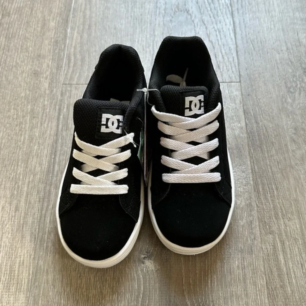 DC Court Low Kids Skate Shoes Black White Youth Size 1 NWT